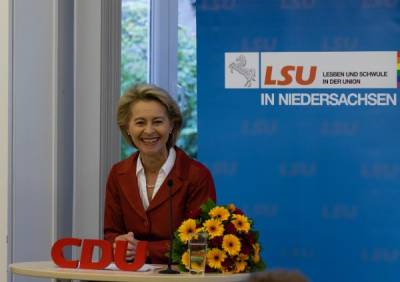 Dr. Ursula von der Leyen ist das erste Frdermitglied der LSU bundesweit. (Foto: Tim Kleinwchter fr die LSU in Niedersachsen) - Dr. Ursula von der Leyen ist das erste Fördermitglied der LSU bundesweit. (Foto: Tim Kleinwächter für die LSU in Niedersachsen)